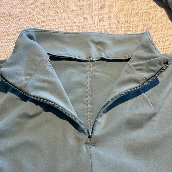 Shadow Sport Fitted Mock-Neck Zip front Athletic jacket - Cristal teal color - Picture 9 of 10